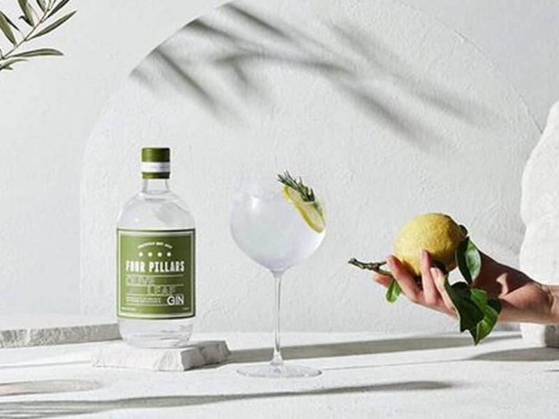 rượu gin four pillars olive leaf