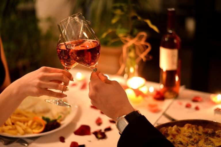 Chọn rượu vang phù hợp cho bữa tối hẹn hò