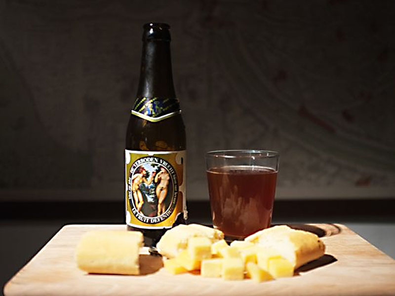 bia bỉ hoegaarden le fruit defendu 8,5% chai 330m