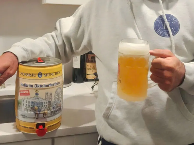 Bia hofbrau oktoberfest 6,3% đức bom 5l Bia hofbrau oktoberfest 6,3% đức bom 5l