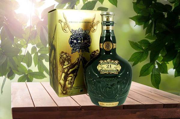 đánh giá chivas 21 hộp quà tết 2026 từ chuyên gia