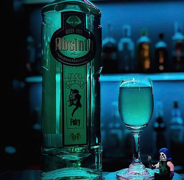 hướng dẫn cách uống absinthe chuẩn mực như người sành