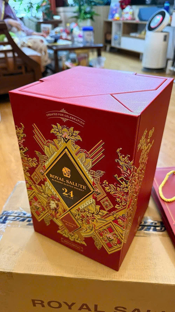 nghệ thuật tặng quà tết với chivas 24 năm 2026