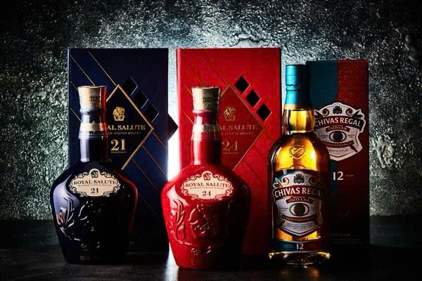 so sánh chivas 24 với các dòng rượu tết cao cấp khác