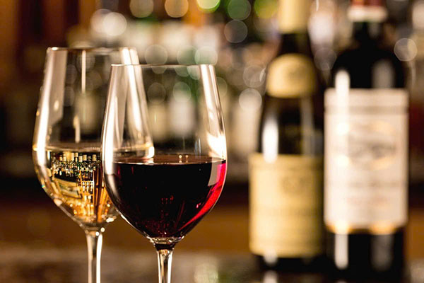 rượu vang đỏ, trắng biếu tết: loại nào phù hợp?