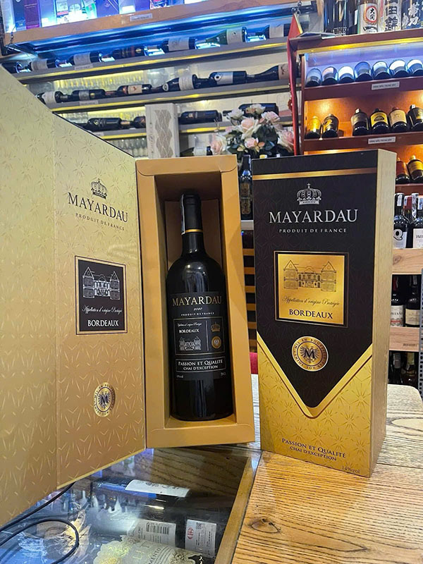 xu hướng quà tết 2026: rượu vang kèm hộp đẹp