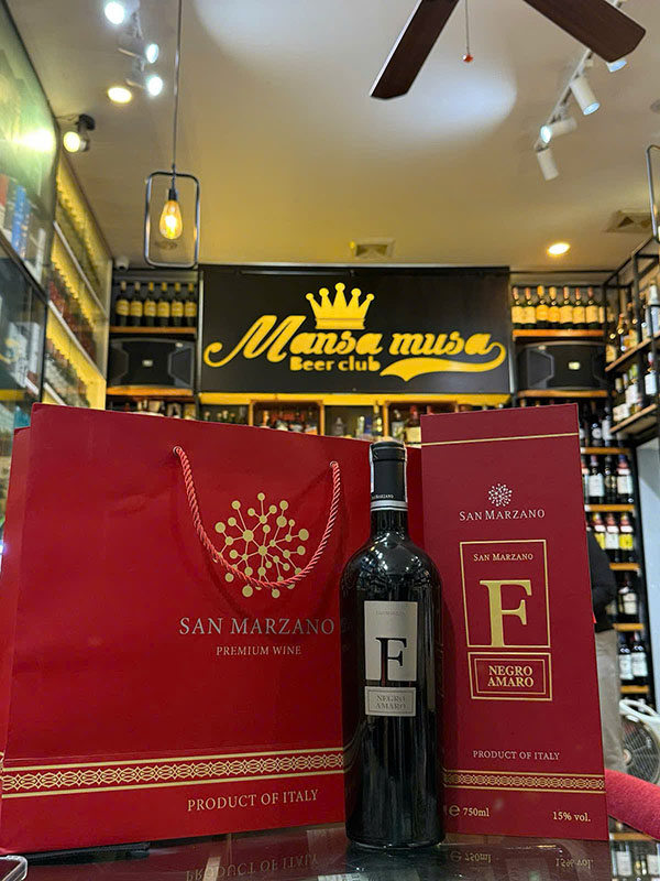 xu hướng quà tết 2026: rượu vang kèm hộp đẹp