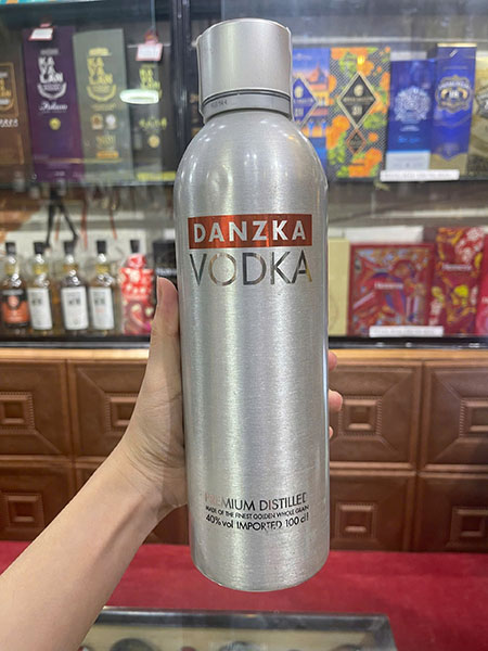 shop rượu ngoại hà nội: sẵn hàng vodka danzka 1l nhôm giá rẻ