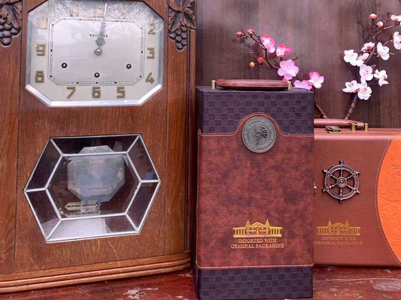 top 10 hộp quà rượu vang kèm hộp da đôi sang trọng biếu vip